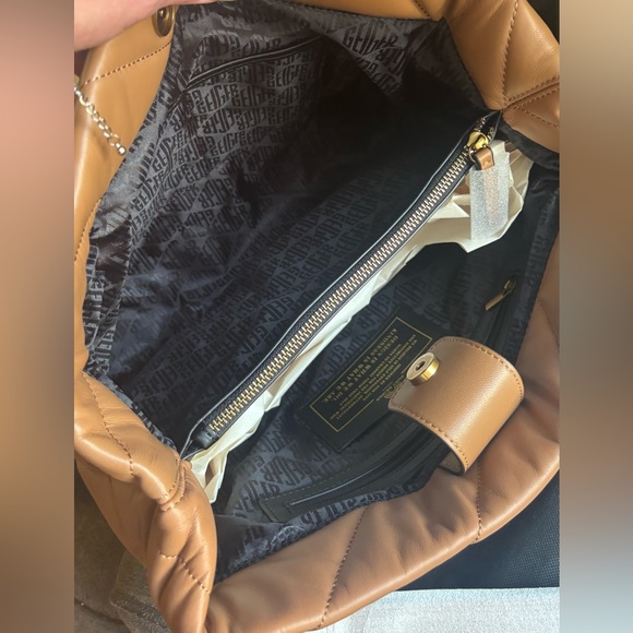 Authentic KURT GEIGER LONDON Quilted 2 compartment magnetic closure shoulder bag - Picture 7 of 17